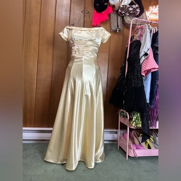 VINTAGE yellow gown, small - Picture 16 of 16